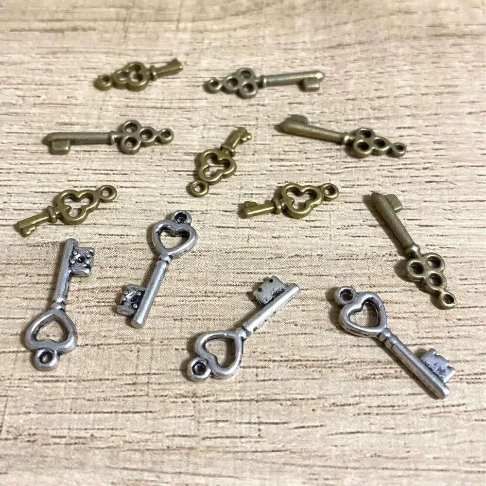 Lot Charms Steampunk Industrial Keys Gears Locks Antiqued Metal Jewelry Crafting